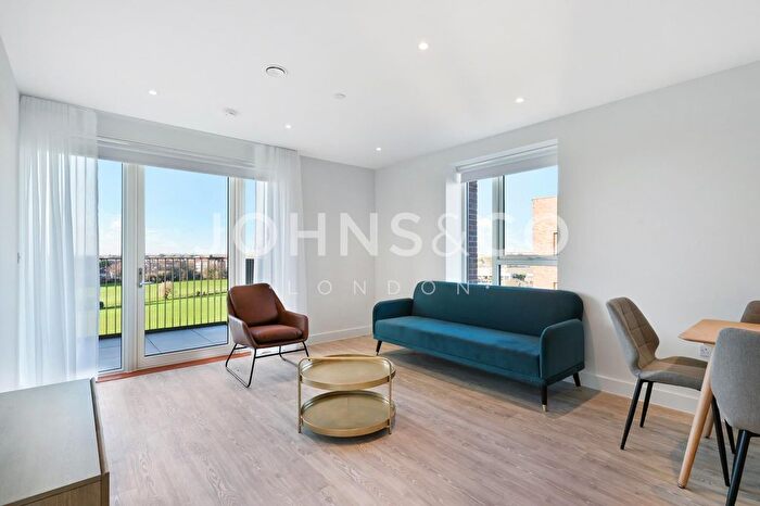 2 Bedroom Flat To Rent In Lampton Parkside, Hounslow, London, TW3