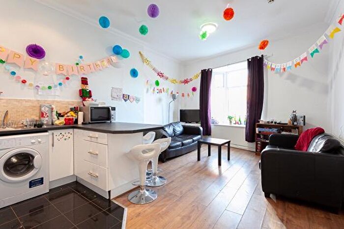 5 Bedroom Apartment To Rent In (bed), Fallowfield, Manchester, M14