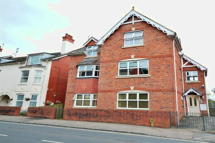 2 Bedroom Flat To Rent In Flat /Kyneton Lodge, Lower Street, Pulborough, West Sussex, RH20