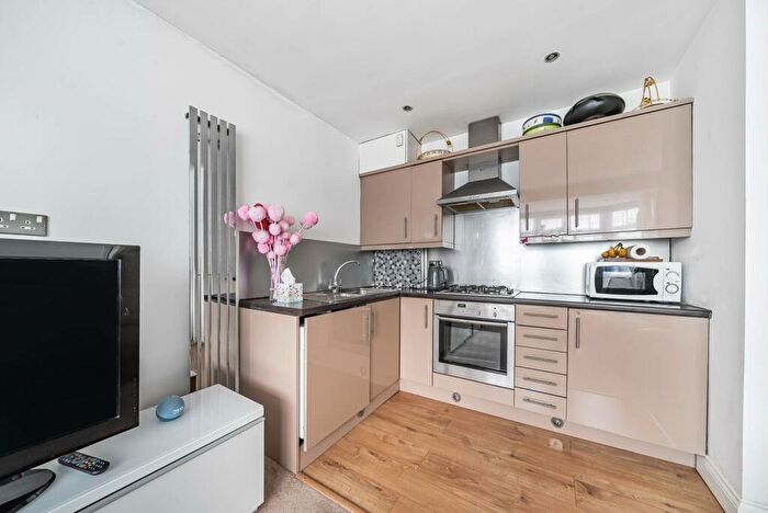 1 Bedroom Flat For Sale In Cannon Lane, Pinner, HA5