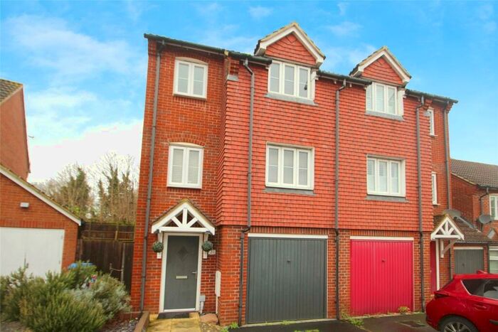4 Bedroom Semi-Detached House To Rent In Martin Court, Kemsley, Sittingbourne, Kent, ME10