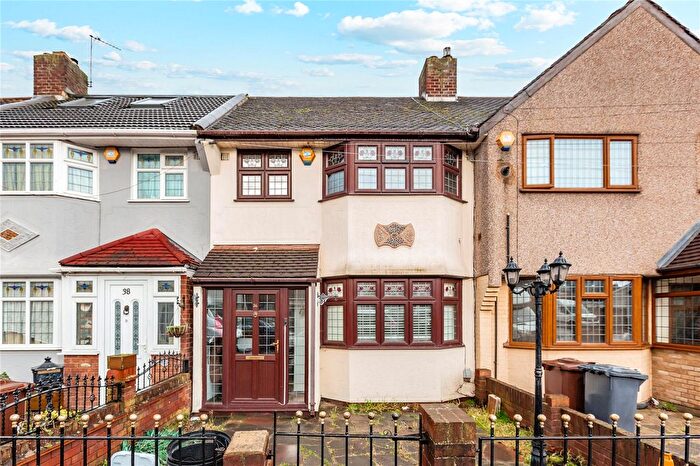 3 Bedroom Terraced House For Sale In Sedgemoor Drive, Dagenham, RM10