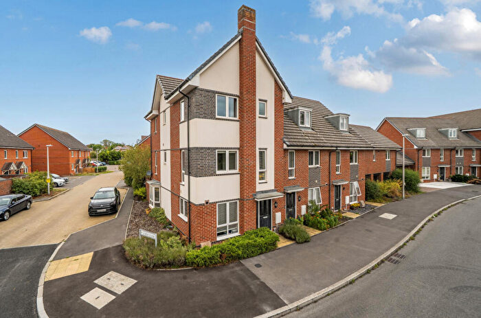 4 Bedroom End Of Terrace House For Sale In Fullbrook Avenue, Spencers Wood, Reading, Berkshire, RG7