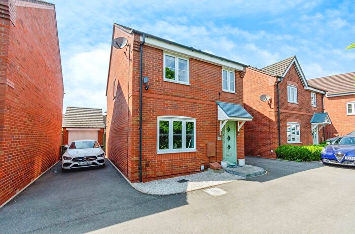 3 Bedroom Detached House For Sale In Rowan Close, Cannock, Staffordshire, WS12