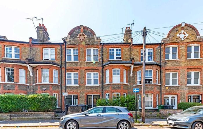 4 Bedroom Flat To Rent In Aristotle Road, Clapham, SW4