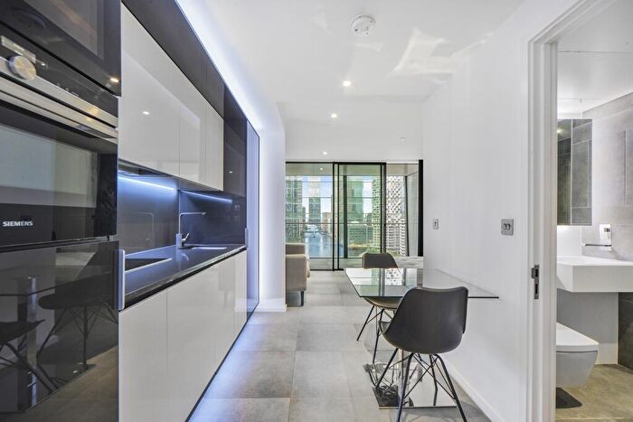 Flat To Rent In Dollar Bay Place London, E14