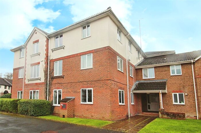 2 Bedroom Flat To Rent In Garden Close, Andover, Hampshire, SP10