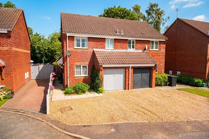 3 Bedroom Semi-Detached House For Sale In High Way, Lingwood, Norwich, NR13