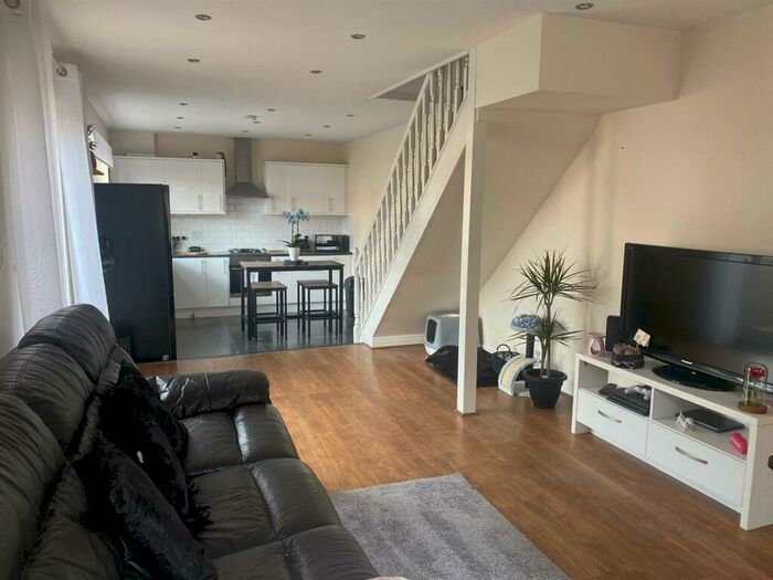 2 Bedroom End Of Terrace House For Sale In Dryden Street, Swindon, SN1