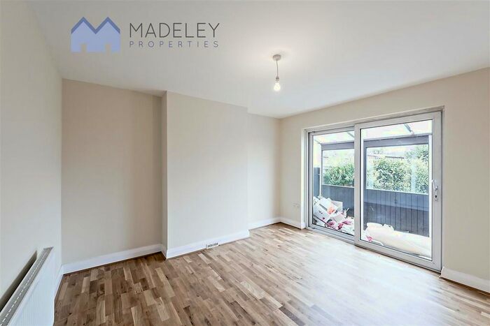 3 Bedroom Terraced House To Rent In Chalfont Way, London, W13