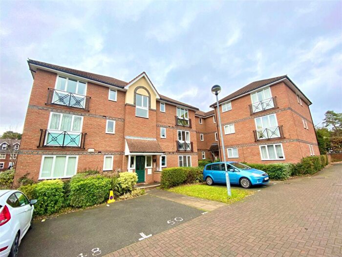 2 Bedroom Apartment To Rent In Shaw Park, Crowthorne, Berkshire, RG45