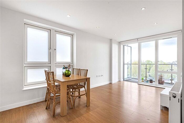 2 Bedroom Apartment To Rent In Boulcott Street, Limehouse, London, E1