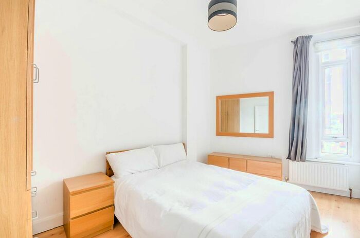 2 Bedroom Flat To Rent In Balham High Road, Balham, London, SW12