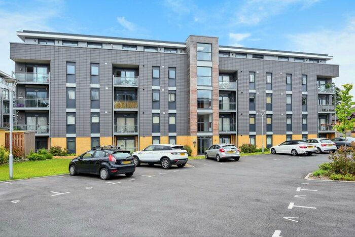 2 Bedroom Flat To Rent In Somerville Court, Newsom Place, St Albans, AL1