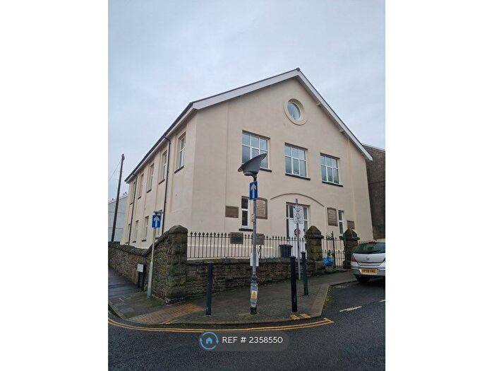 2 Bedroom Flat To Rent In Perrot Street, Treharris, CF46