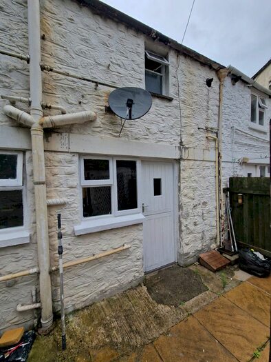 1 Bedroom Terraced House To Rent In Western Road, Launceston, PL15