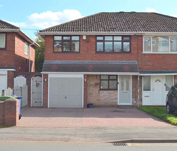 3 Bedroom Semi-Detached House For Sale In Saltwells Road, Dudley, DY2