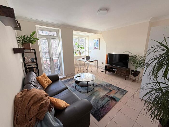 4 Bedroom Flat To Rent In Pinchin Street, London, E1