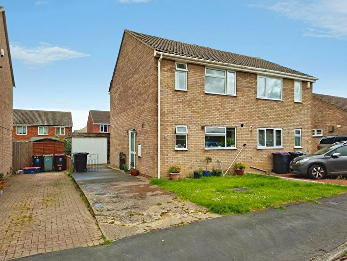3 Bedroom Semi Detached House For Sale In Gainsborough Road, Stamford, Lincolnshire, PE9