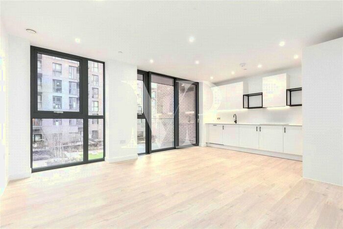 2 Bedroom Flat To Rent In Willowbrook, Woodberry Down, London, N4