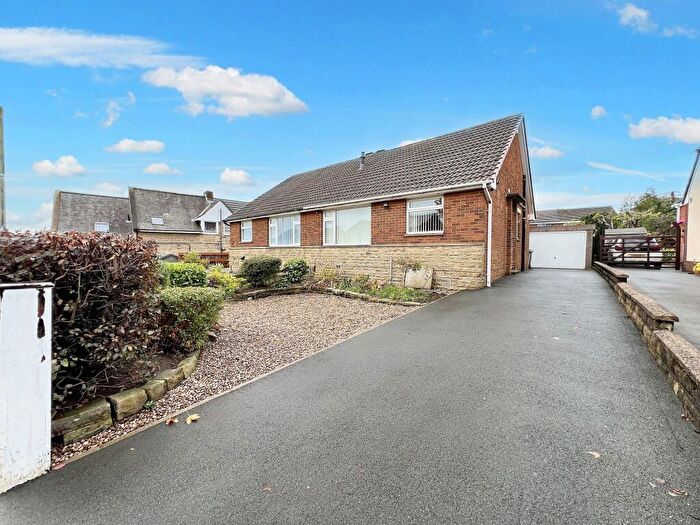 3 Bedroom Semi Detached House For Sale In New Road, Huddersfield, HD5