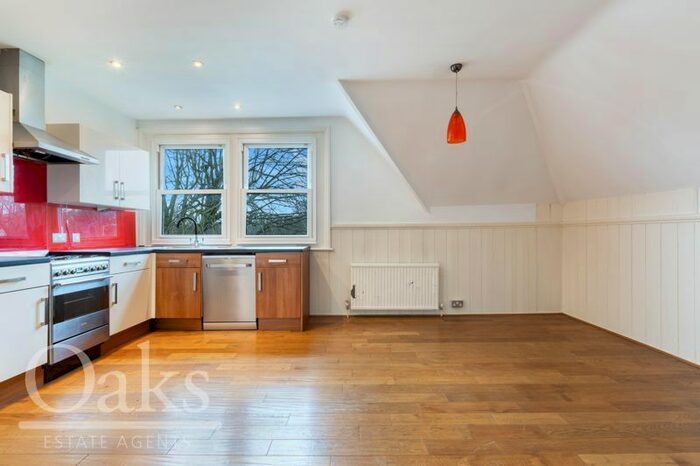 2 Bedroom Flat To Rent In Tooting Bec Gardens, London, SW16