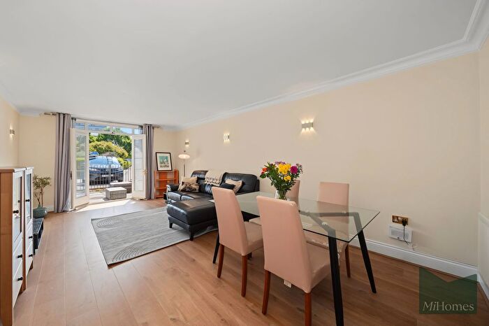 3 Bedroom Flat For Sale In Trinity Street, Portland Court, SE1