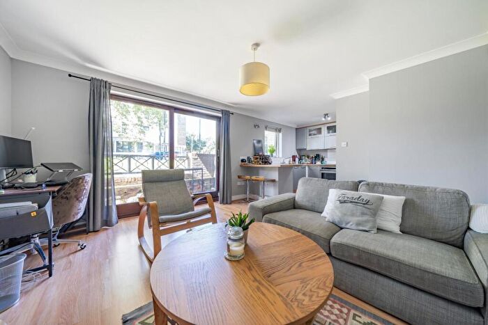 2 Bedroom Flat For Sale In Rotherhithe Street, Surrey Quays, London, SE16