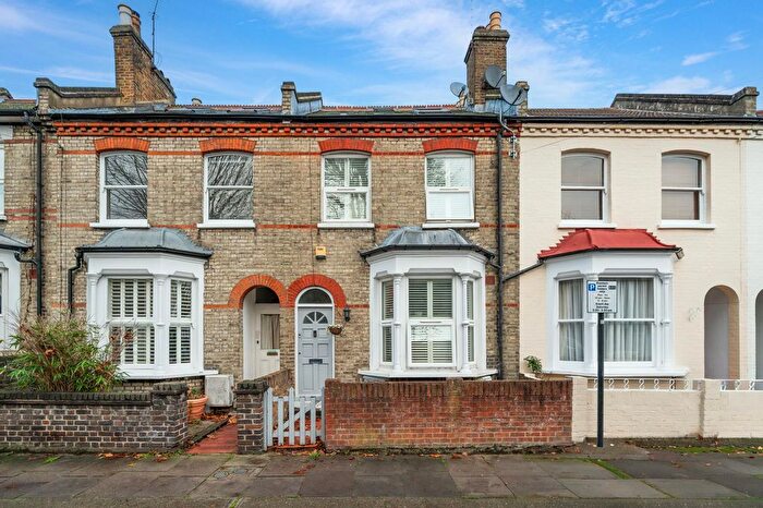 4 Bedroom Property For Sale In Hamilton Road, Brentford, TW8