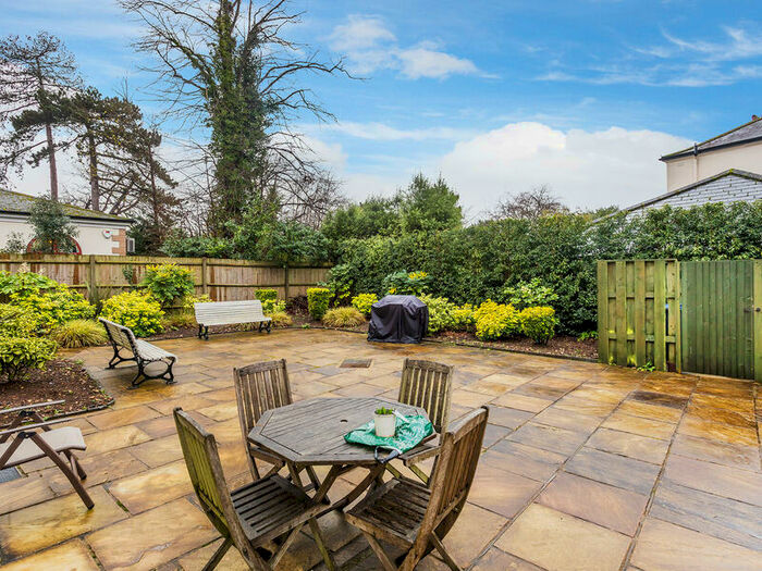 2 Bedroom Apartment To Rent In Ref: Gk - Reigate Road, Reigate, RH2