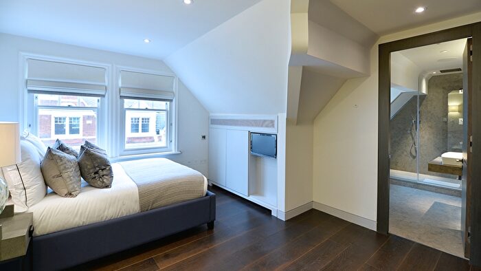 2 Bedroom Flat To Rent In Duke Street, London, W1K