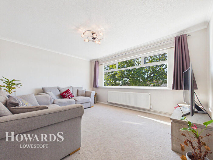 3 Bedroom Detached Bungalow For Sale In Tunstall Drive, Lowestoft, NR32