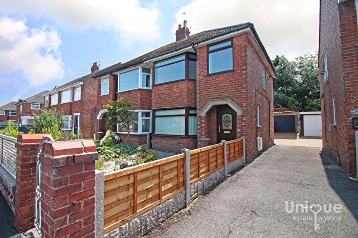 3 Bedroom Semi-Detached House For Sale In Oakmoor Avenue, Bispham, Blackpool, FY2