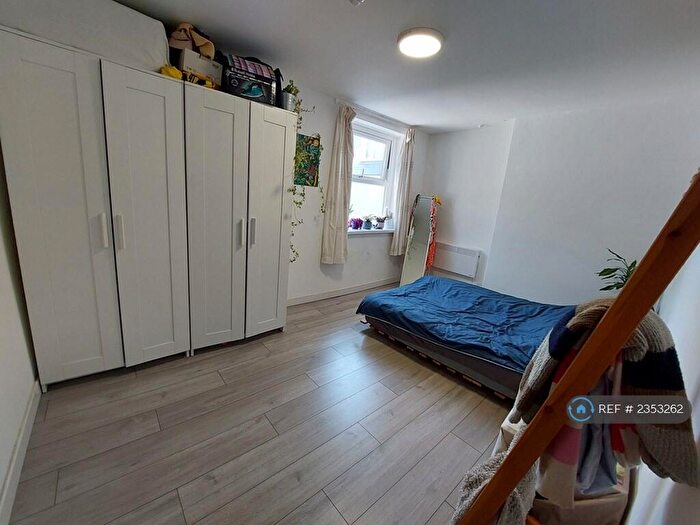 2 Bedroom Flat To Rent In Richmond Road, Cardiff, CF24