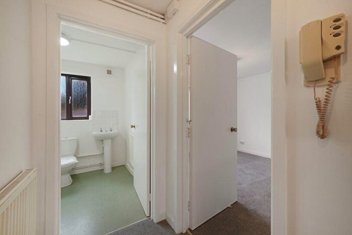 1 Bedroom Flat For Sale In Bramble Close, Broad Lane, London, N15