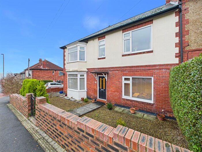 2 Bedroom Flat For Sale In Kells Lane, Low Fell, Gateshead, NE9