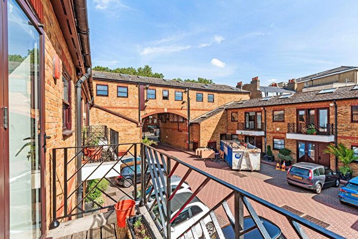 1 Bedroom Maisonette To Rent In Clapham Park Road, London, SW4