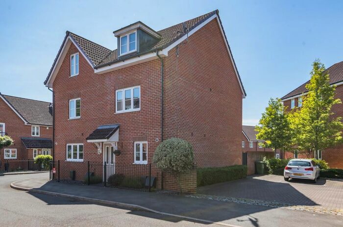 3 Bedroom Property To Rent In Hut Farm Place, Chandler's Ford, Eastleigh, SO53