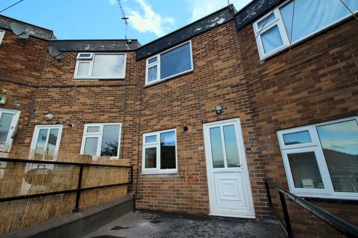 2 Bedroom Flat To Rent In Iveson Drive, Cookridge, LS16