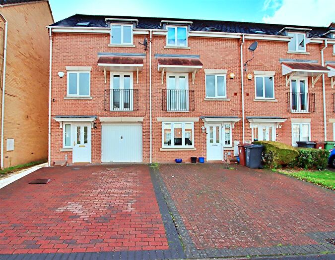 3 Bedroom End Of Terrace House For Sale In Coleridge Way, Borehamwood, WD6