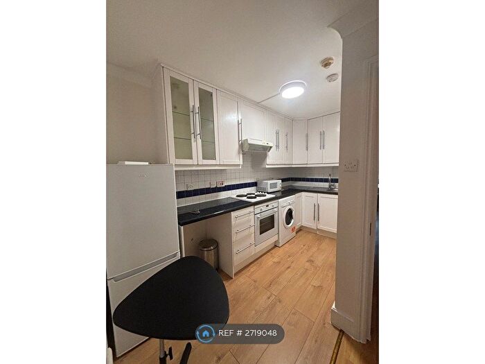 2 Bedroom Flat To Rent In Drummond Street, London, NW1