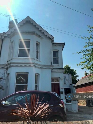 1 Bedroom Flat To Rent In Tower Road, Worthing, BN11