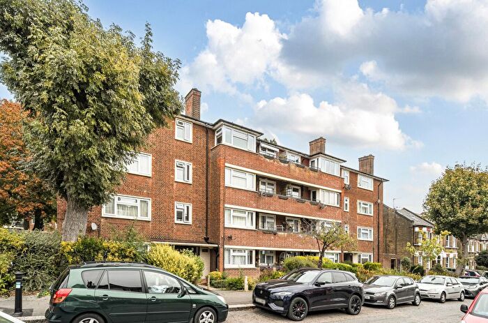 1 Bedroom Flat For Sale In Higham Road, Woodford Green, IG8