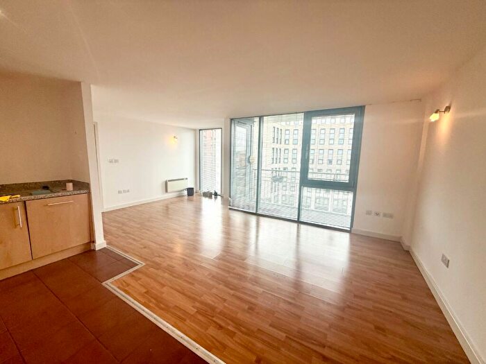 2 Bedroom Apartment To Rent In Hicking Building, Queens Road, Nottingham, Nottinghamshire, NG2