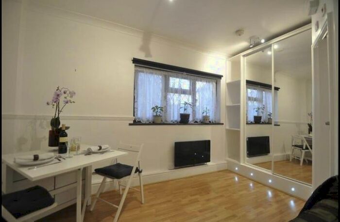 1 Bedroom Studio To Rent In Camlan Road, Bromley, BR1