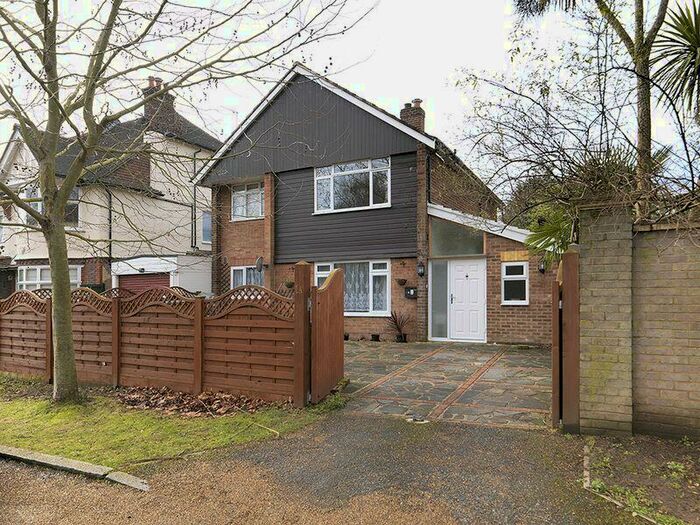 3 Bedroom Maisonette To Rent In Albion Road, Kingston Upon Thames, KT2