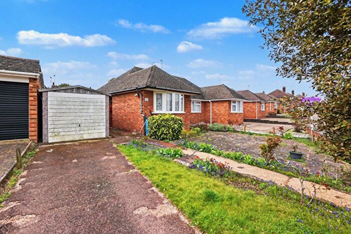 2 Bedroom Semi-Detached Bungalow For Sale In Chalky Bank Road, Rainham, ME8