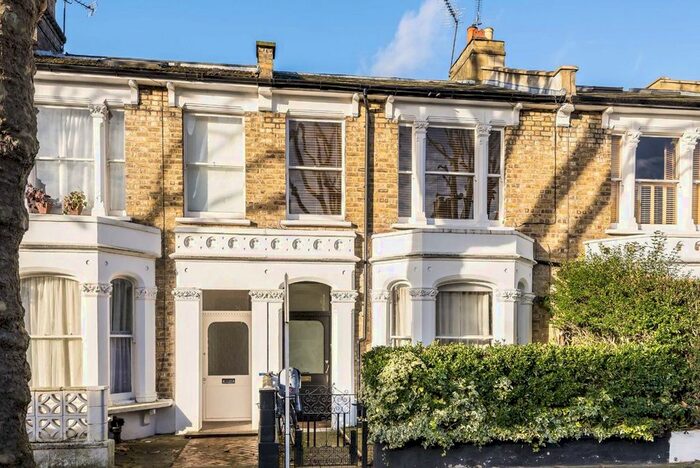 2 Bedroom Flat To Rent In Ellingham Road, London, W12