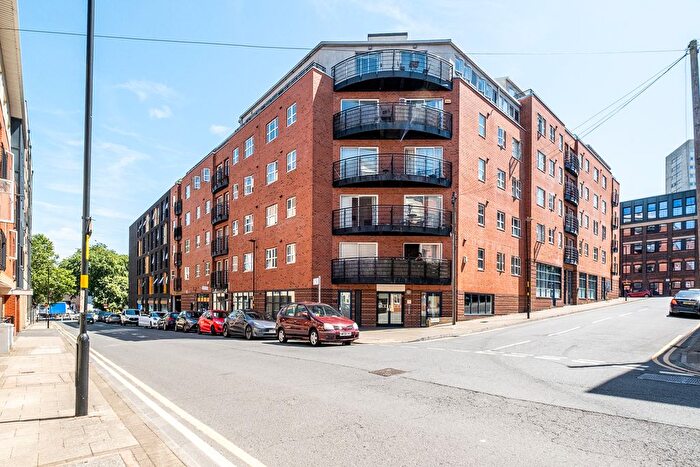 2 Bedroom Flat To Rent In The Qube, Jewellery Quarter, B1