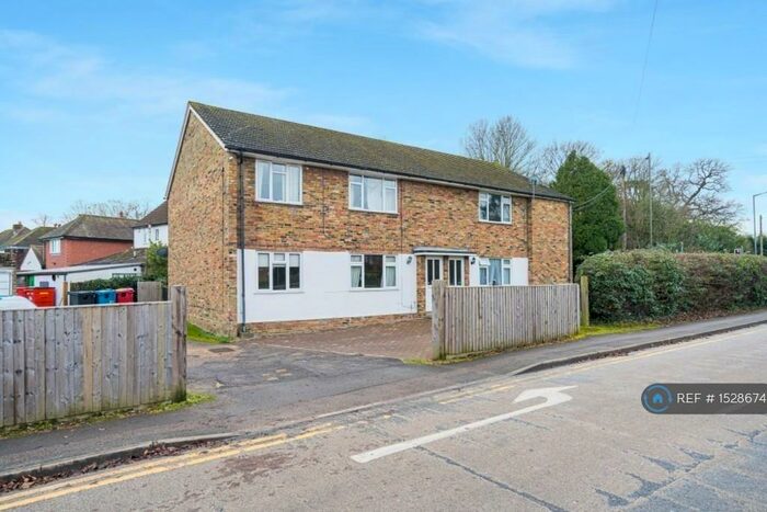 2 Bedroom Flat To Rent In Bell Lane, Amersham, HP7